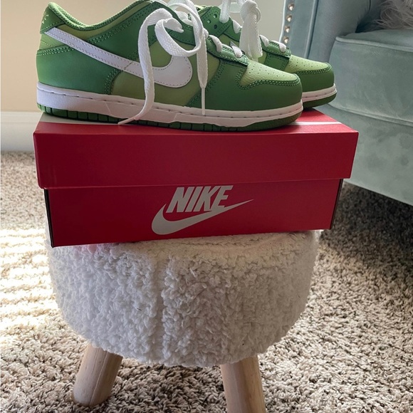 Green dunks - Picture 1 of 3
